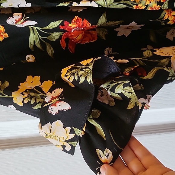 Floral Blouse - Picture 3 of 3